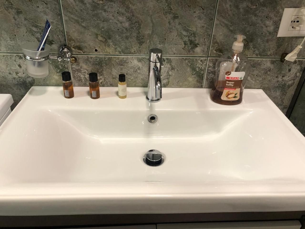 Comfort Apartment In City Center Tirana Bagian luar foto