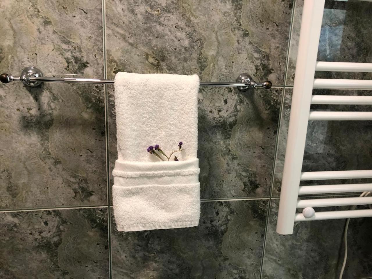 Comfort Apartment In City Center Tirana Bagian luar foto